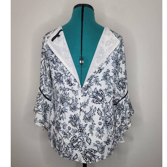 White House Black Market WHBM floral bell sleeve blouse - size 4 - Picture 3 of 5